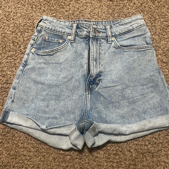 Women’s jean shorts - Picture 1 of 3